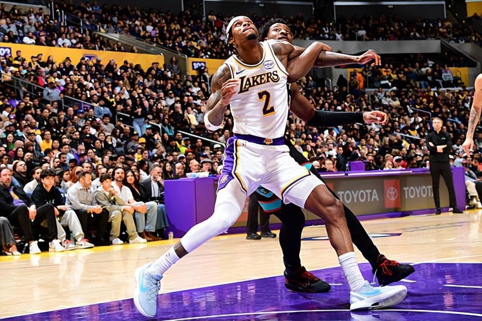 世界杯官方直播平台-还没找到说明书？湖人对于锋线大闸的使用依然存在着明显的问题？