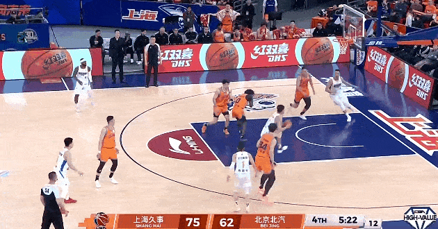 世界杯比赛回放-拿600万，空篮不进+0分1板3犯，球迷乐了：给你5星，把我逗笑了