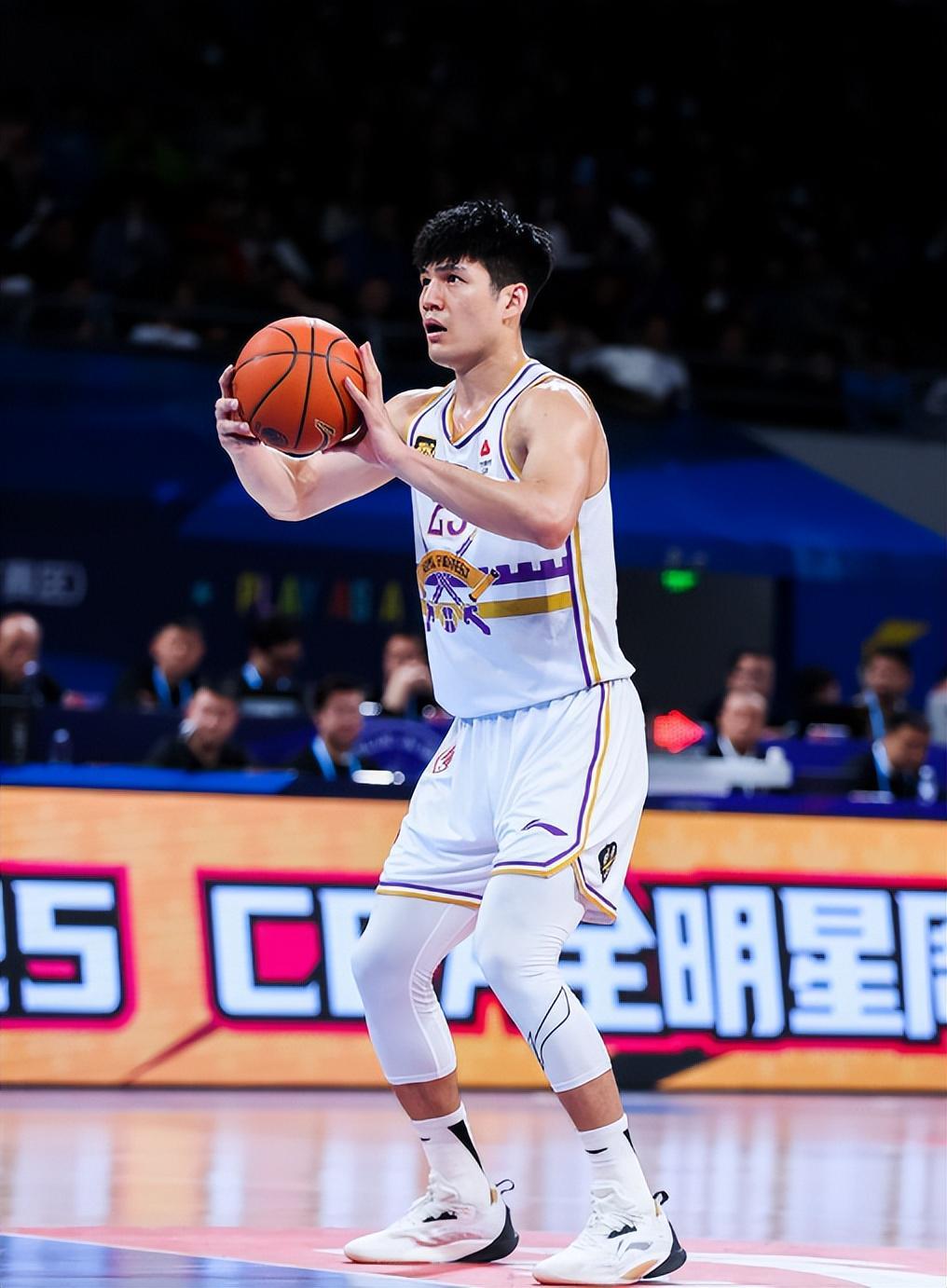 世界杯官方直播平台-陈国豪对北控只能打一节？这还好 特殊条款当年让刘玉栋无法上场