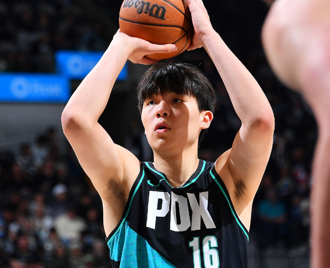 世界杯手机直播-杨瀚森0+1+1!开拓者狂输老鹰34分 库明加20+7加盟全胜