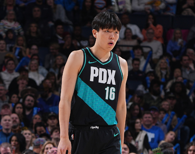 世界杯手机直播-杨瀚森0+1+1!开拓者狂输老鹰34分 库明加20+7加盟全胜