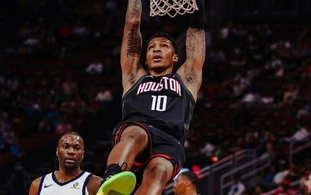 世界杯直播下载-4场没进三分，火箭锋线不值得续约 谢泼德12次出手9分 只能当替补