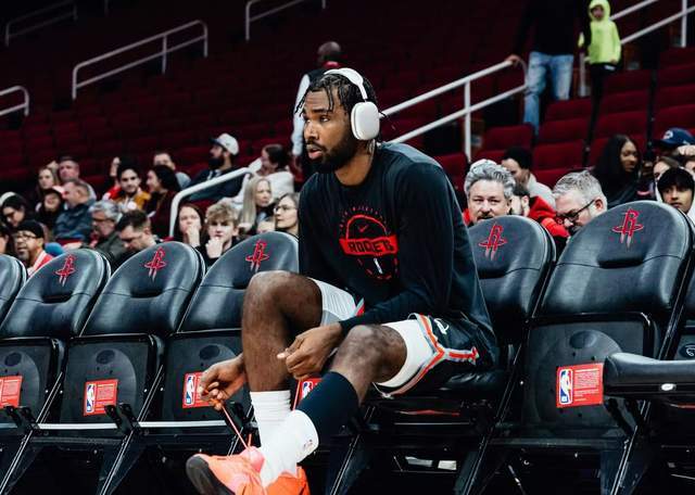 世界杯直播下载-4场没进三分，火箭锋线不值得续约 谢泼德12次出手9分 只能当替补